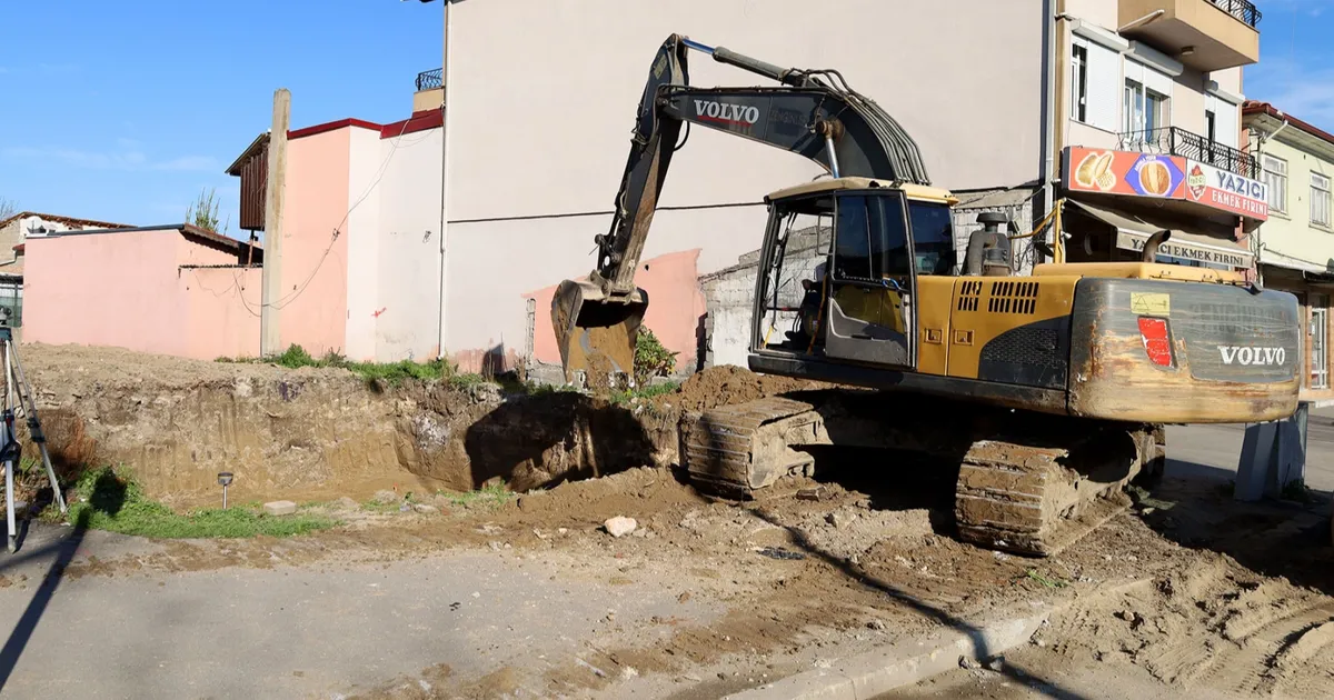 Sakarya’nın merkezindeki tarihi konağa ilk kazma vuruldu