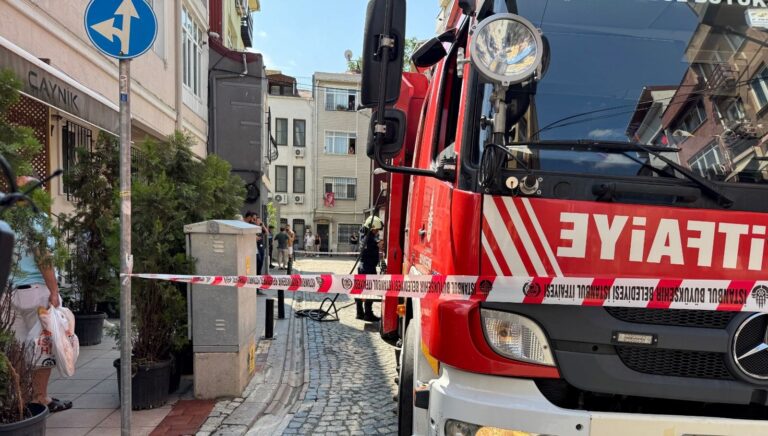 besiktasta-yangin-panigi-S16kWyLm.jpg