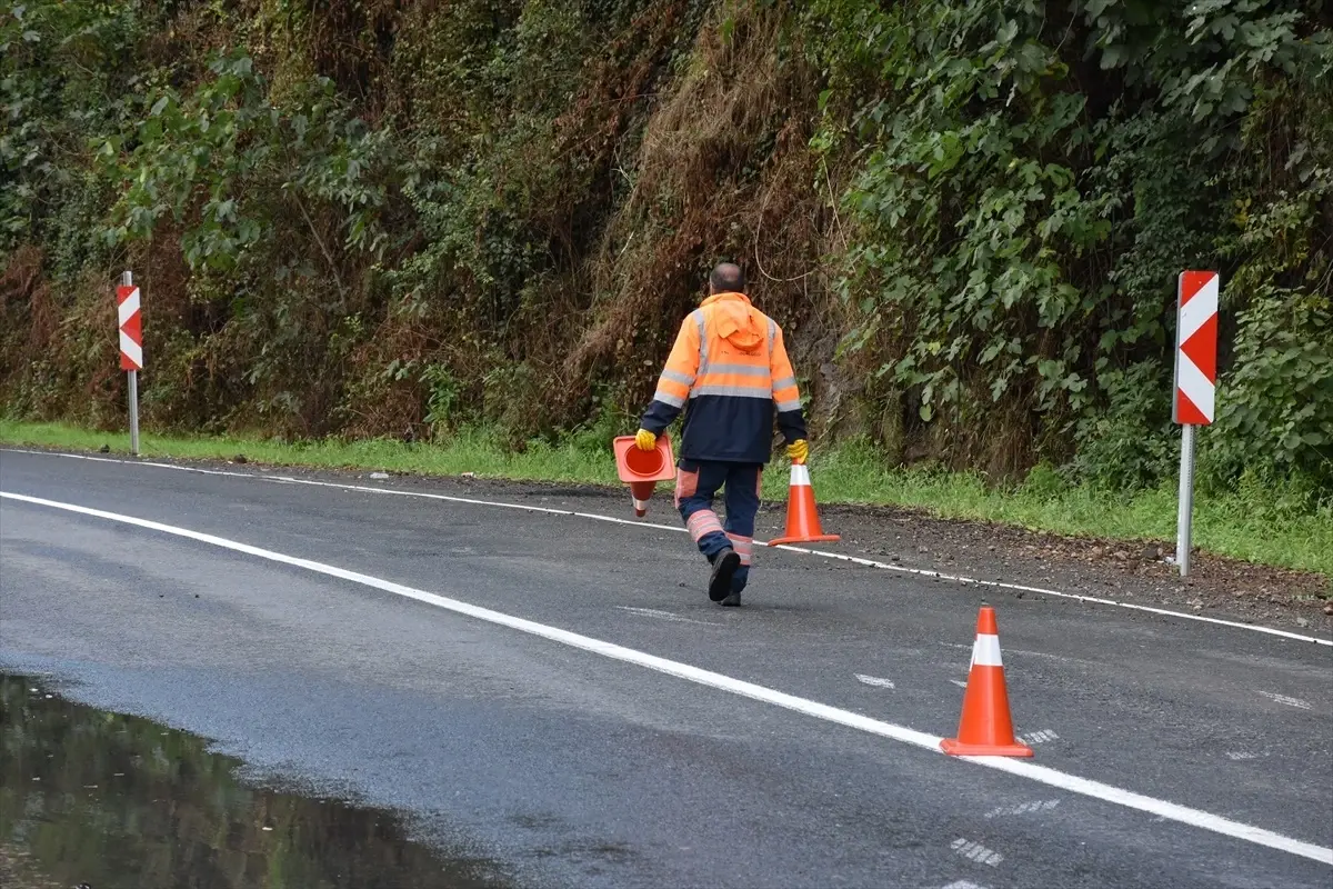 akcaabatta toprak kaymasi ulasim kontrollu iGuxHVMA