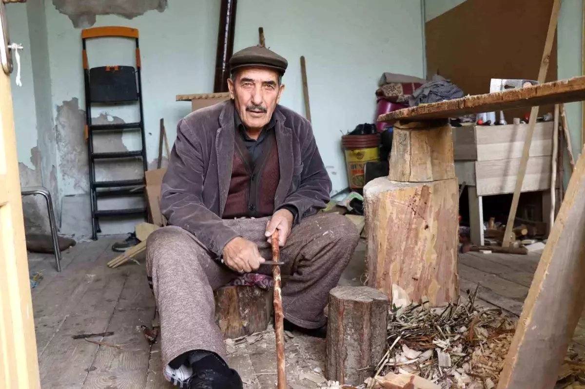 79 yasindaki adamin tahta ile hayat mucadelesi NGtEDqQw.jpg