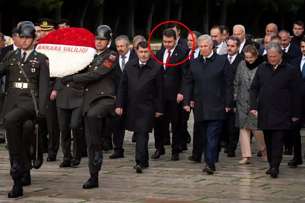 anitkabirdeki torene damga vuran goruntu yavas ve sorusturma izni isteyen bassavci yan yana zUJzcSPe.jpg