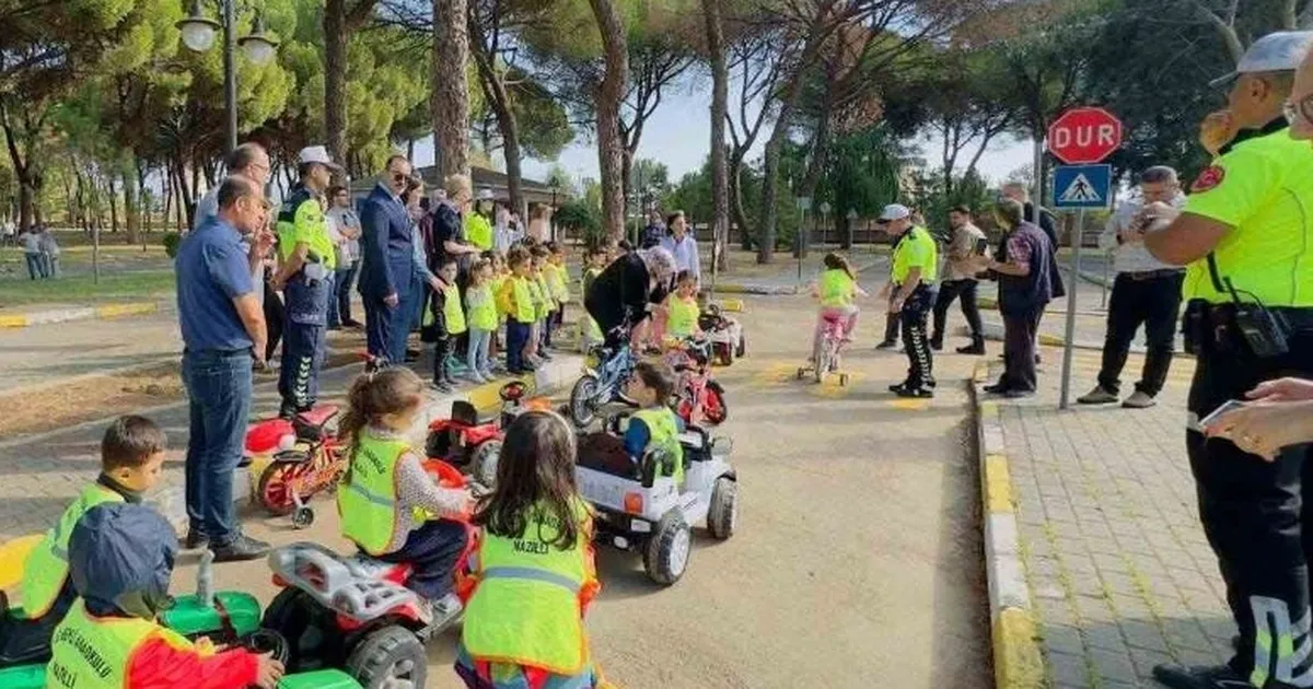 aydin nazillide minik trafik dedektifleri is basinda DuE5s7tS