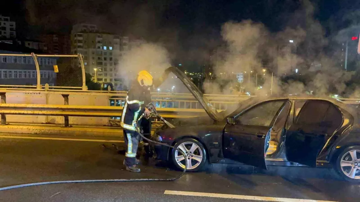 kayseride ust gecitte otomobil yangini D4ZZGiVR