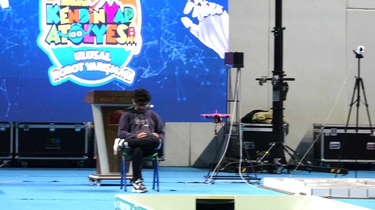 tasarladigi drone ile dunya sampiyonu olan kutahyali lise ogrencisi gosteri yapti w43YNkMO.jpg