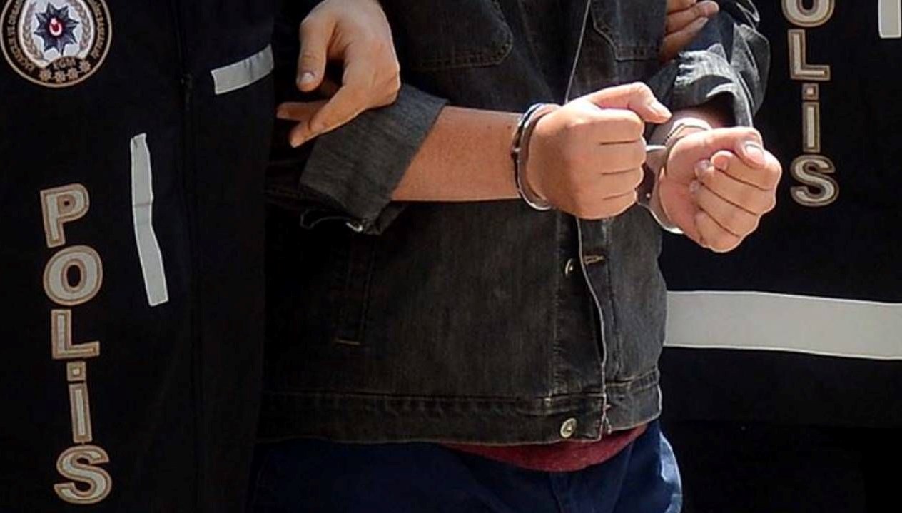 vanda uyusturucuyla yakalanan iranli tutuklandi a2gSGNMO