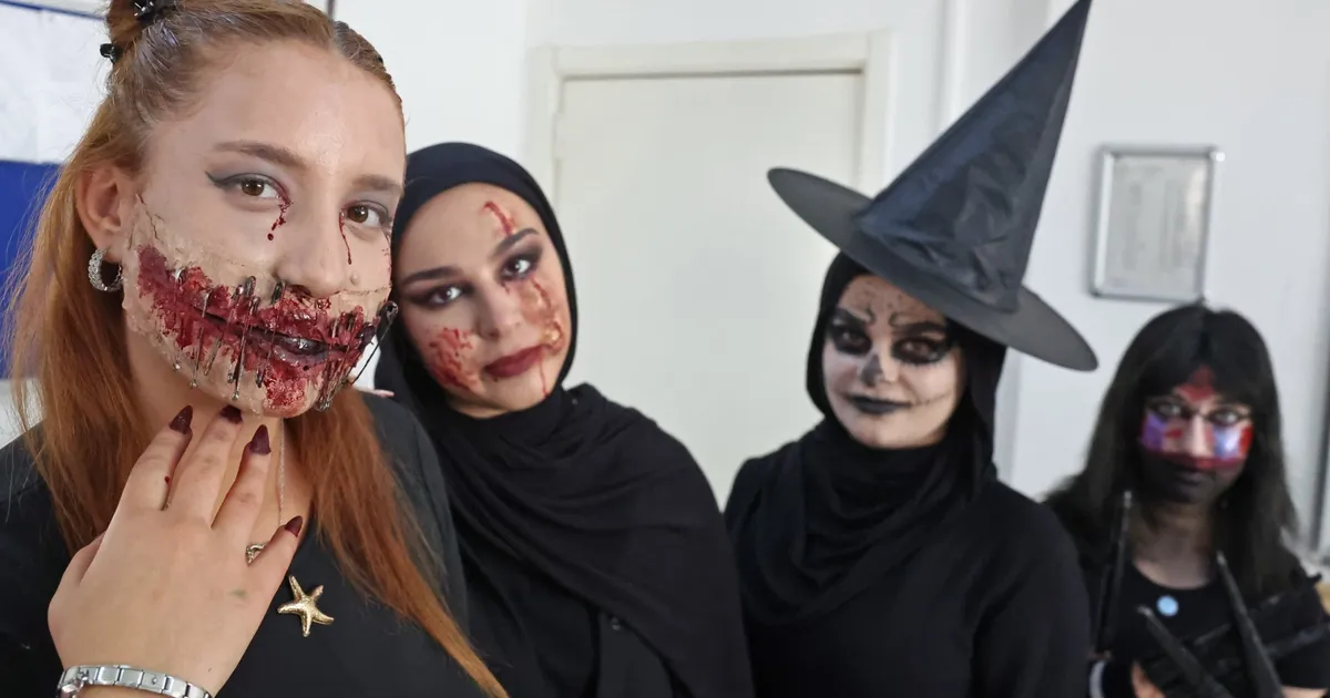 antalyada atabem kursiyerlerden korku filmi makyaji VH7S2fLt.webp