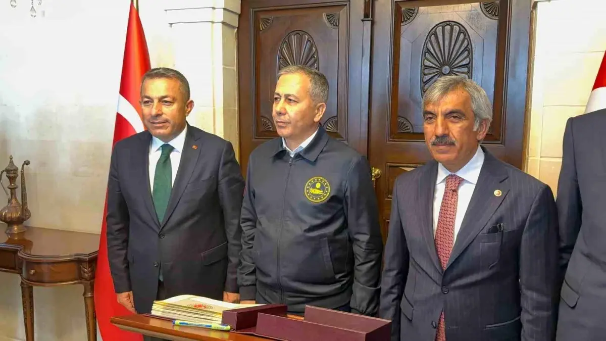 icisleri bakani yerlikaya kiliste ziyarette bulundu cxbIULIJ.jpg