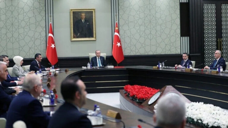 kabine-yarin-toplaniyor-kurban-bayrami-tatili-9-gun-olacak-mi-a4LAZEZB