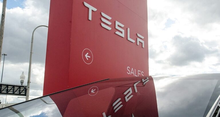 tesla-sahiplerini-uzecek-haber-fiyatlar-artti-Fdr8FBAV
