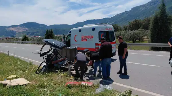 TIR, Elektrikli Bisiklete Çarptı: 1 Ölü, 4 Yaralı