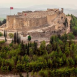 turk-kalesi-yillar-sonra-kapilarini-aciyor-gece-de-gezilebilecek-TJsEAIBn