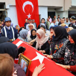 Turkiye sehidine agliyor uzman cavus mehmet demirbas gozyaslariyla ugurlandi xKULLJFJ
